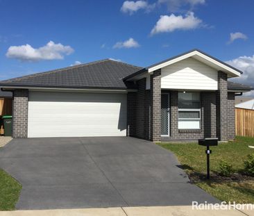 MODERN & SPACIOUS FAMILY HOME - Photo 2