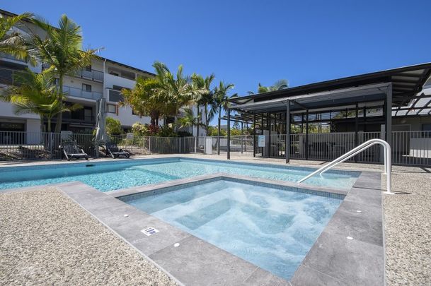 2 BEDROOM 2 BATHROOM TOP FLOOR APARTMENT ON KAWANA ISLAND - Photo 1