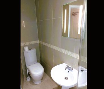 4 bedroom terraced house to rent - Photo 5