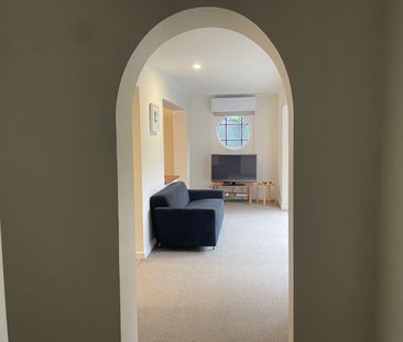 Charming 1-Bedroom Downstairs Apartment - Photo 5