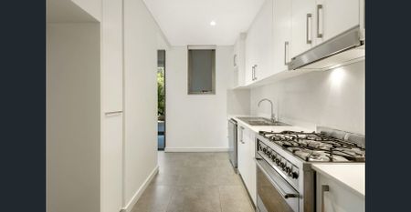 Very Modern Three Bedroom Executive Style Apartment - Photo 2