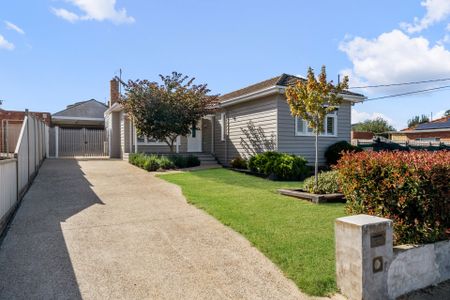 Stylish Family Living in Prime Niddrie Location! 6 Month Lease - Photo 2