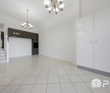 Spacious 5-Bedroom Family Home under Carlingford West Public School catchment - Photo 5