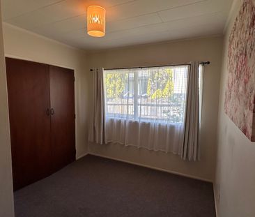 Sunny 3-Bedroom Family Home in the Heart of Howick - Photo 1