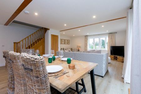 3 bedroom detached house to rent - Photo 4