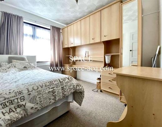 Winchmore Hill Road, London, N21 - Photo 1