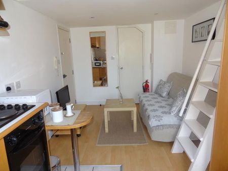 Flat 09 Penywern Road, Earls Court SW5 9SX - Photo 4