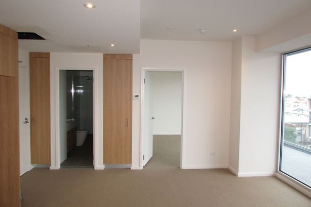 Stunning apartment in a Great Location! - Photo 1