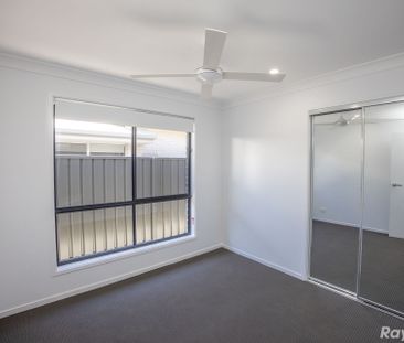 BRAND NEW 4 BEDROOM DUPLEX!! - Photo 3