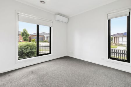 Modern 4 Bedroom Townhouse - Photo 3