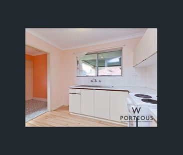 Spacious and Bright 3-Bedroom Home with Large Backyard - Photo 3