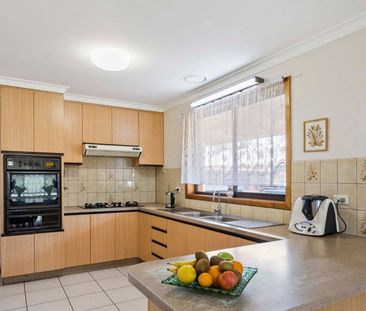 3 Beds + Study Family Home In Prime Location - Photo 5