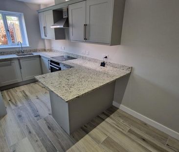 3 bedroom detached house to rent - Photo 2