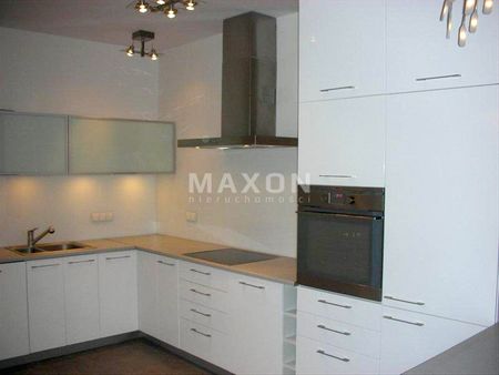 Taras i ogródek, dwa miejsca parkingowe - Zdjęcie 4