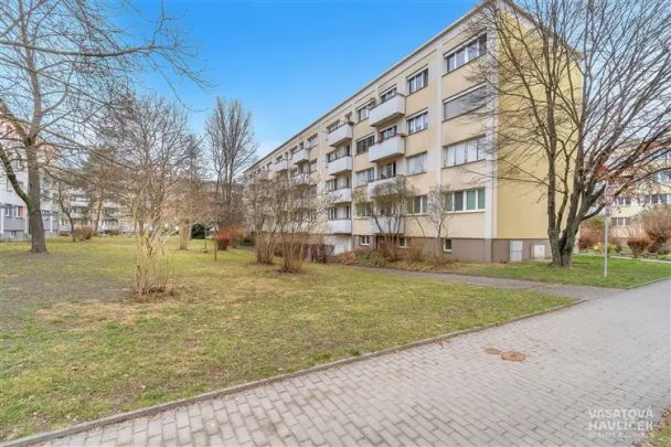 Pronájem kompletně zrekonstruovaného bytu v klidné lokalitě - Photo 1