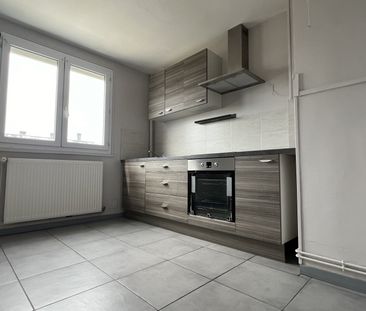 À louer à Avallon, charmant appartement au quatrième étage d'une ré... - Photo 3