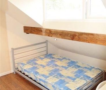 3 bedroom flat to rent - Photo 4