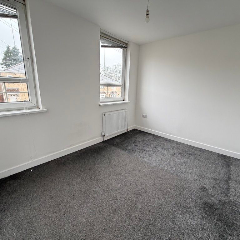 Albany Crescent, Bilston, Wolverhampton - Photo 1