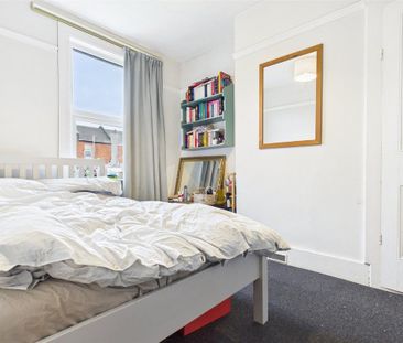 4 bedroom terraced house to rent - Photo 2