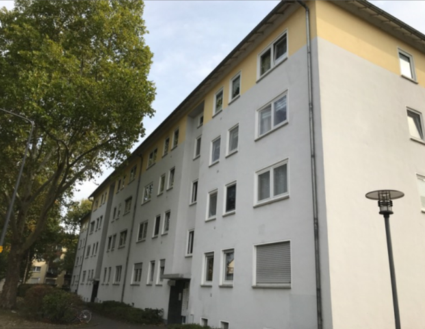 Komfortabel wohnen im 2. Obergeschoss mit Badewanne - Photo 1