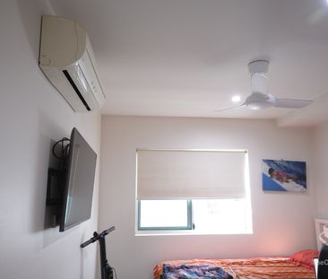 VERY RARE! Spacious 3-Bedroom Apartment with 2 Bathrooms & 2 Car Sp... - Photo 4