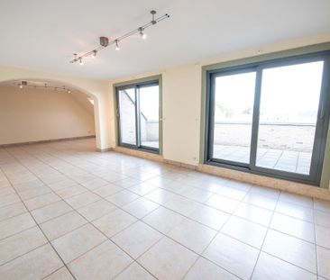 Ruim duplex appartement met terras en garage in centrum Zulte! - Photo 2