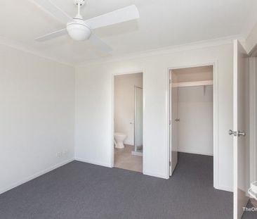 Spacious Family Home in Quiet Sanctuary Estate â Walk to Schools ... - Photo 2