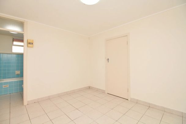 UNBEATABLE PRICE, WALK TO STATION! - Photo 1