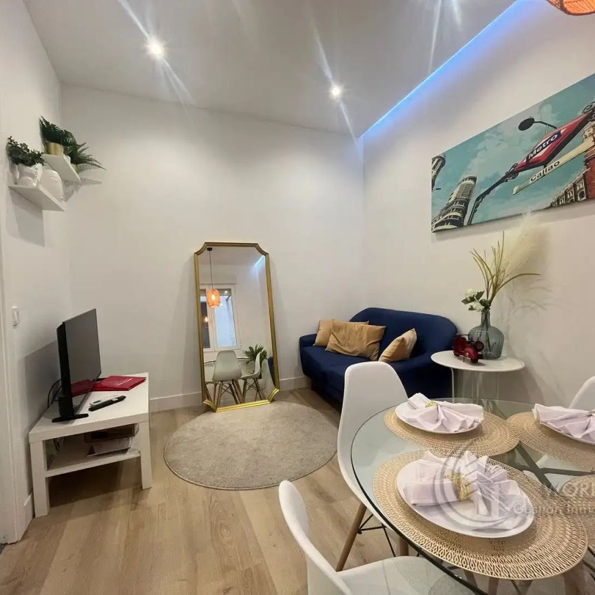 Piso de alquiler en Calle de Fomento, Palacio - Photo 1