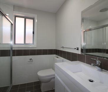 Modern 4-Bedroom Townhome in Prime Plumpton 🎉 - Photo 6