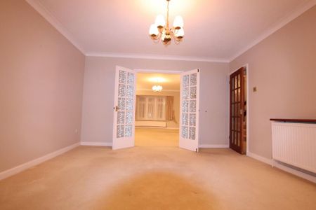 4 bedroom detached house to rent - Photo 3