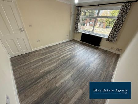 4 bedroom semi-detached house to rent - Photo 2