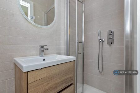 4 bedroom terraced house to rent - Photo 5