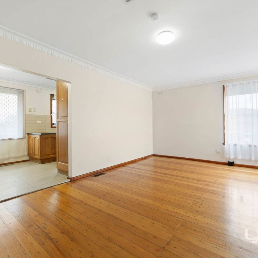 Convenient & Comfortable Living in St Albans - Photo 1