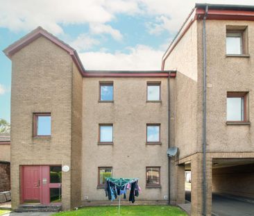 2 bedroom ground floor flat to rent - Photo 3
