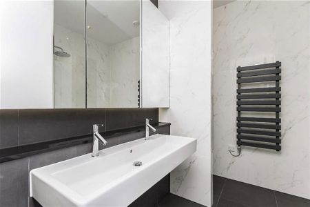 3 bedroom flat to rent - Photo 5