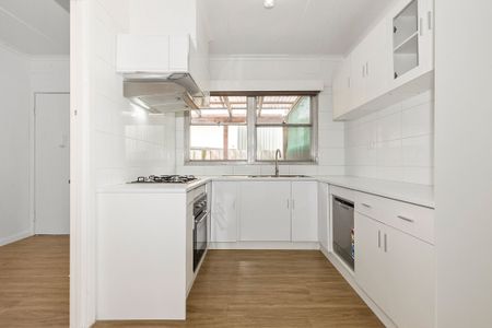 Comfortable Family Home in a Convenient Location - Photo 2