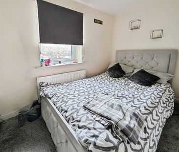 Howards Grove, SO15 - Photo 2