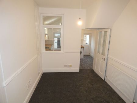 3 bed Terraced - To Let - Photo 5