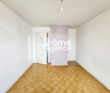 Location Appartement 5 pièces 116m² ST MARCEL LES VALENCE 26320 - Photo 3