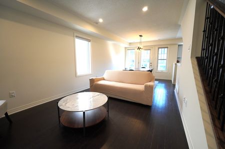 For Lease - 212 Lord Elgin Lane, Clarington, Ontario - Photo 5