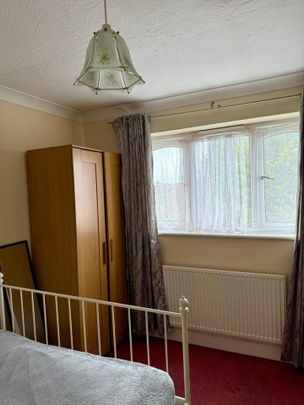 Room in a Shared House, Heathhurst Road, CR2 - Photo 1