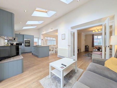 3 bedroom property to rent - Photo 3