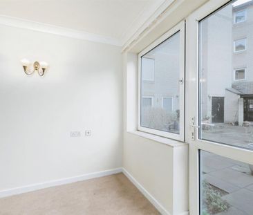 1 bedroom retirement property to rent - Photo 2