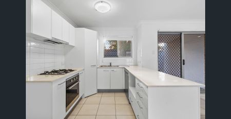 Modern Townhouse in Secure Complex - Convenient Marsden Living! - Photo 2