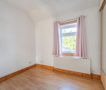 2 bedroom semi-detached house to rent - Photo 5