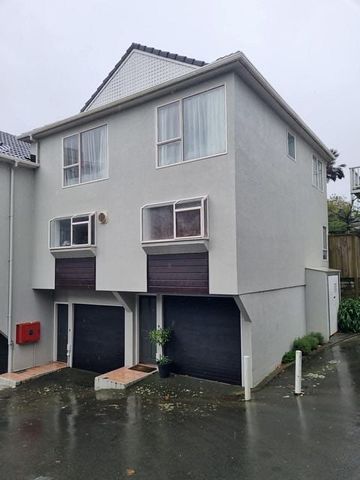 City Townhouse with garage - Photo 2
