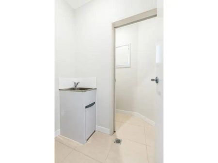 “Top Quality Townhouse Available - $500 Per Week Increasing to $625 Per Week on 02/07/2026” - Photo 5