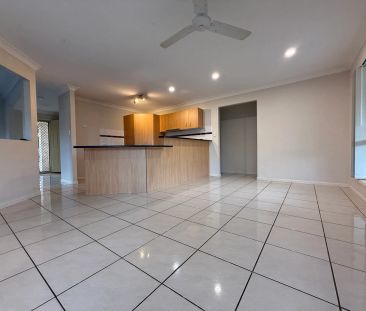 Family Home in Caboolture! - Photo 2