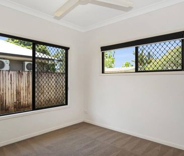 Edmonton home with side access and pool - Photo 5